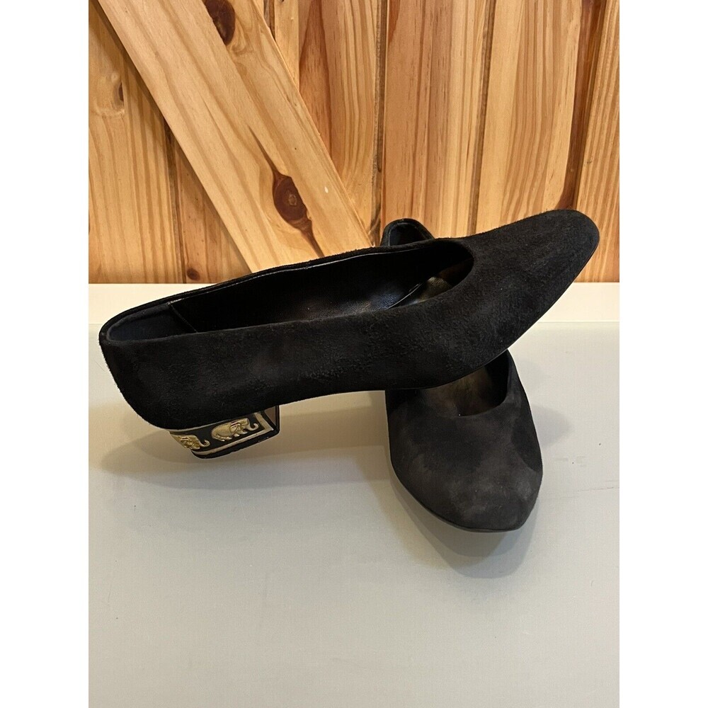 Vtg Touch of Nina Black Velvet Pump with Gold Elephant Heel Details Women's 8M